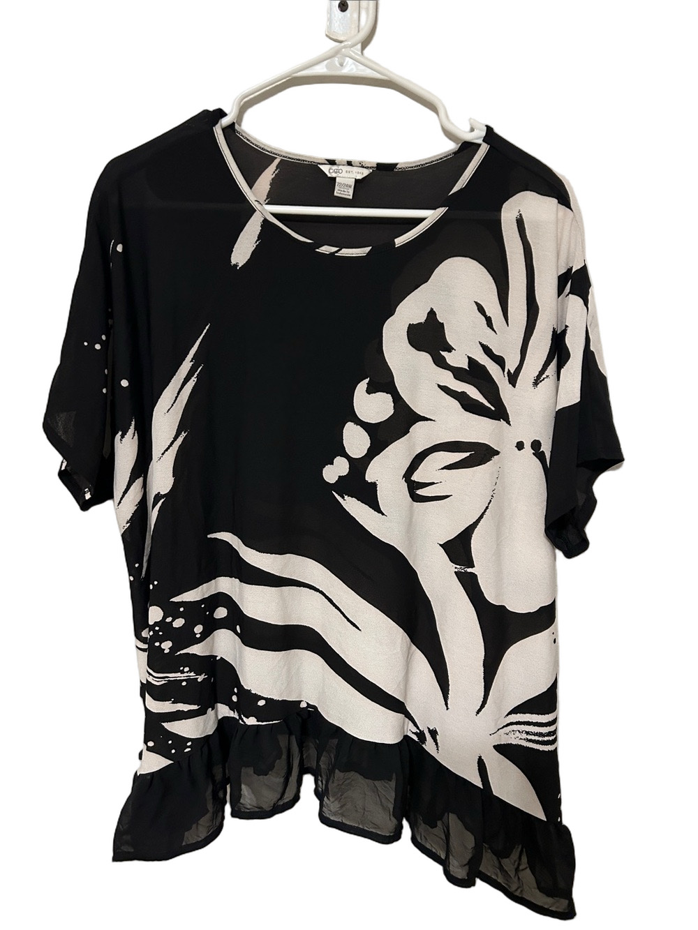 🎮CATO Black & White Floral Ruffle-Hem Blouse size 22/24 GUC